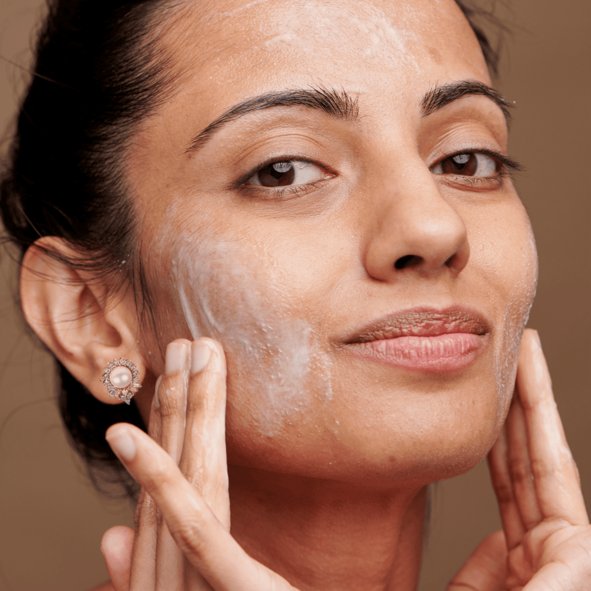 Midnight Balance Vegan Overnight Serum by Mettalusso Niacinamide and Hyaluronic Acid get great skin results literally overnight